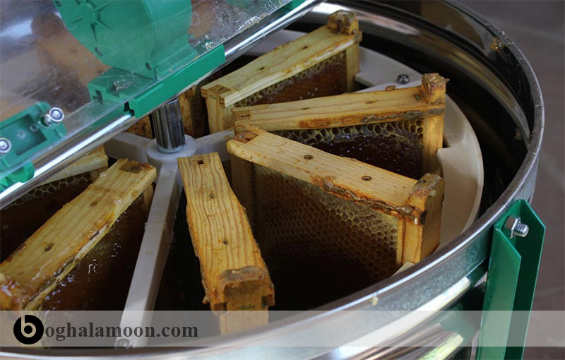 استخراج عسل به وسیله دستگاه اکستراکتور و پمپ عسل