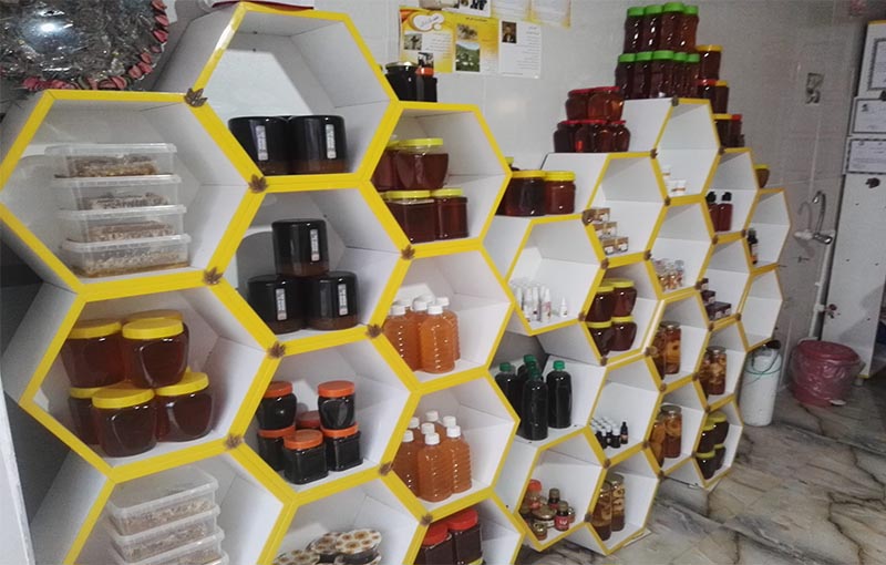 ظروف بسته ­بندی عسل برای عرضه به بازارو برچسب ظروف بسته­ بندی عسل